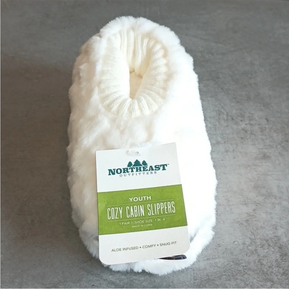 Northeast Outfitters White Cozy Cabin Slippers Youth SHOE SZ: 9K-1 Aloe Infused